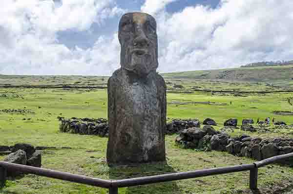 70 - Chile - isla de Rapa Nui o Pascua - Ahu Tongariki - el Moai viajero